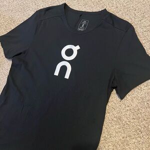 On Cloud T shirt Sz L in black worn once!